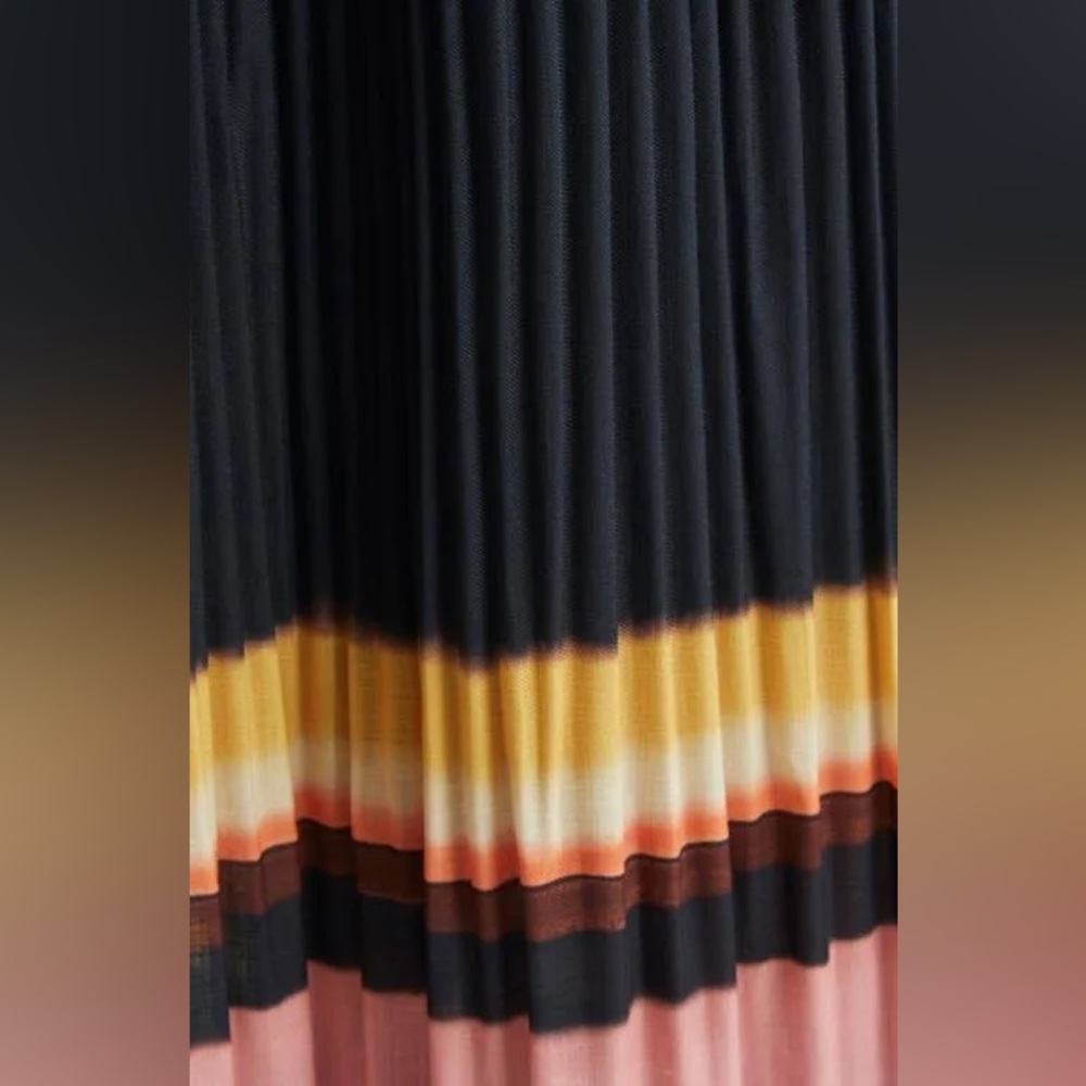 A.L.C. Everly Pleated Gown. Sz: 4 - Picture 6 of 7